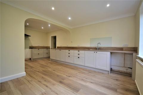 6 bedroom detached house to rent, Bambers Green, Takeley, CM22