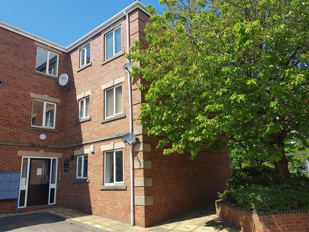 Galleon Court Victoria Dock Hull 2 bed flat £725 pcm (£167 pw)