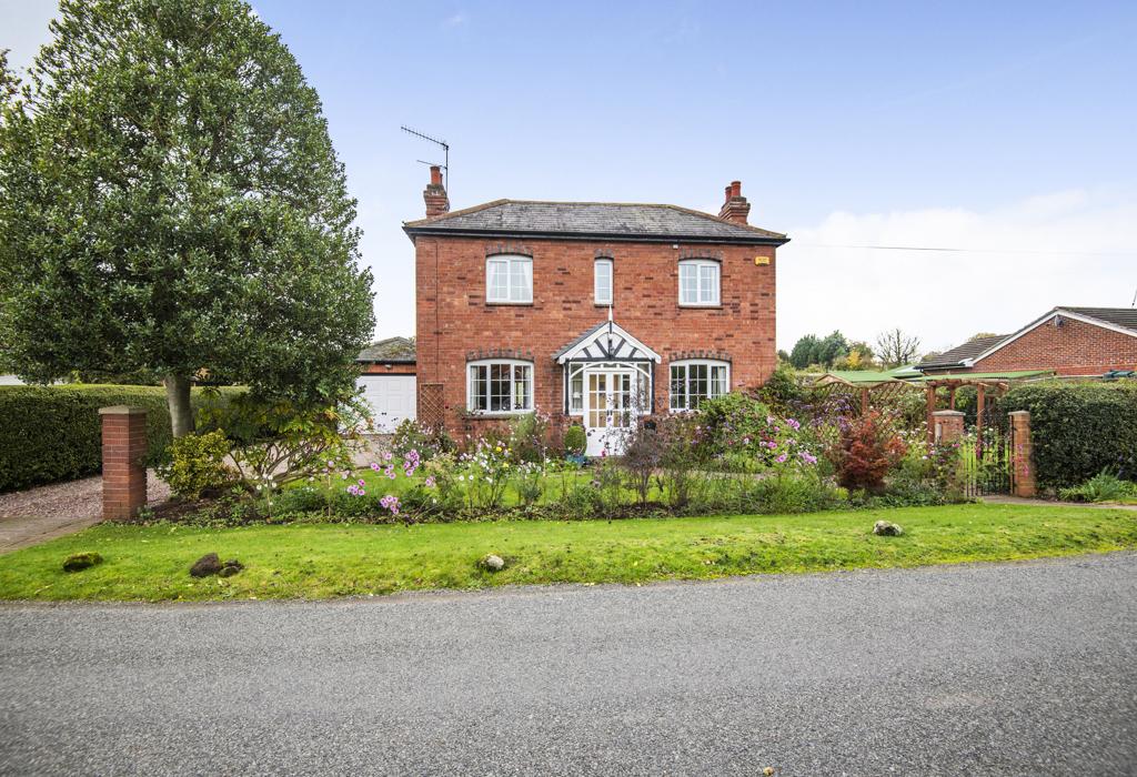 Beggars Roost, Haye Lane, Droitwich, Worcestershire 4 bed detached