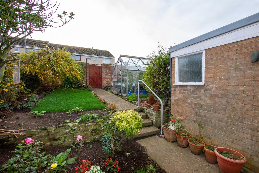 Highcliffe, Spittal, BerwickUponTweed 3 bed terraced house £130,000