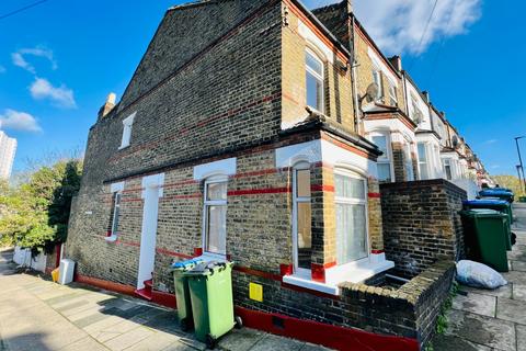 2 bedroom end of terrace house for sale - Majendie Road, Plumstead, London, SE18 7QB
