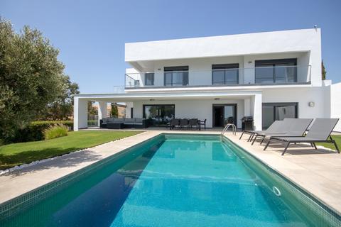 4 bedroom villa, La Duquesa, Malaga, Spain