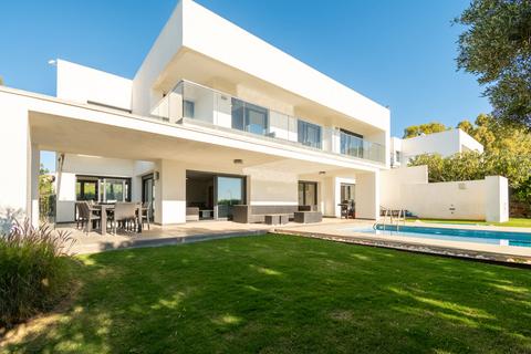 4 bedroom villa, La Duquesa, Malaga, Spain