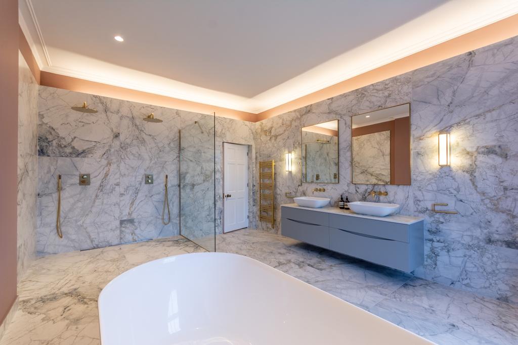 Bedroom one en-suite bathroom