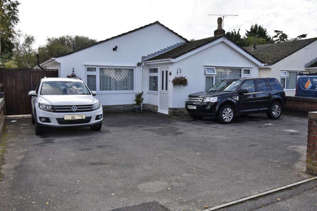 Dales Drive, Wimborne BH21 3 bed detached bungalow for sale £560,000