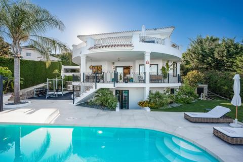 5 bedroom villa, La Quinta, Malaga, Spain