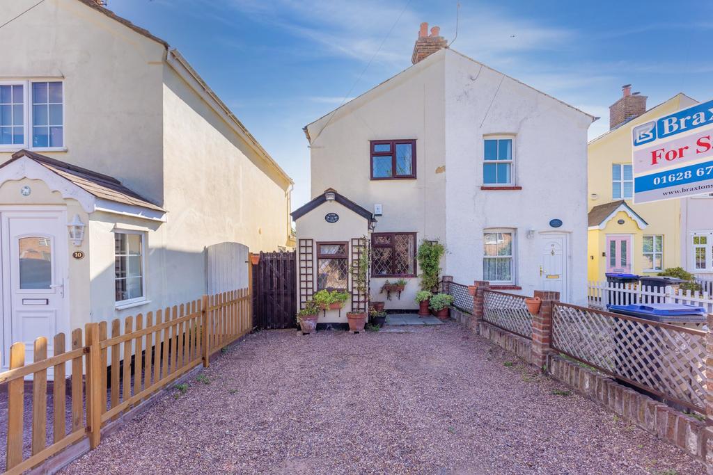 Burnham, Buckinghamshire 2 bed semidetached house for sale £360,000