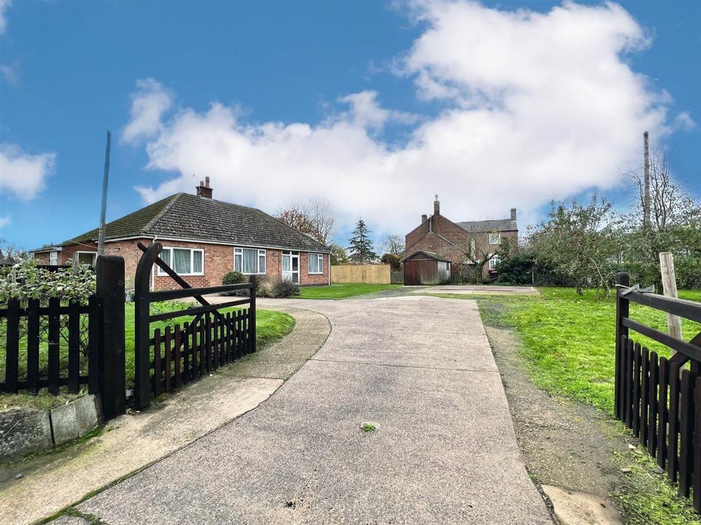 Glentworth Road, Kexby, Gainsborough 2 bed detached bungalow £900 pcm