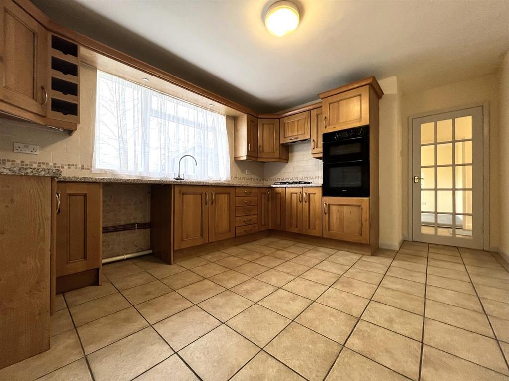 Glentworth Road, Kexby, Gainsborough 2 bed detached bungalow £900 pcm (£208 pw)