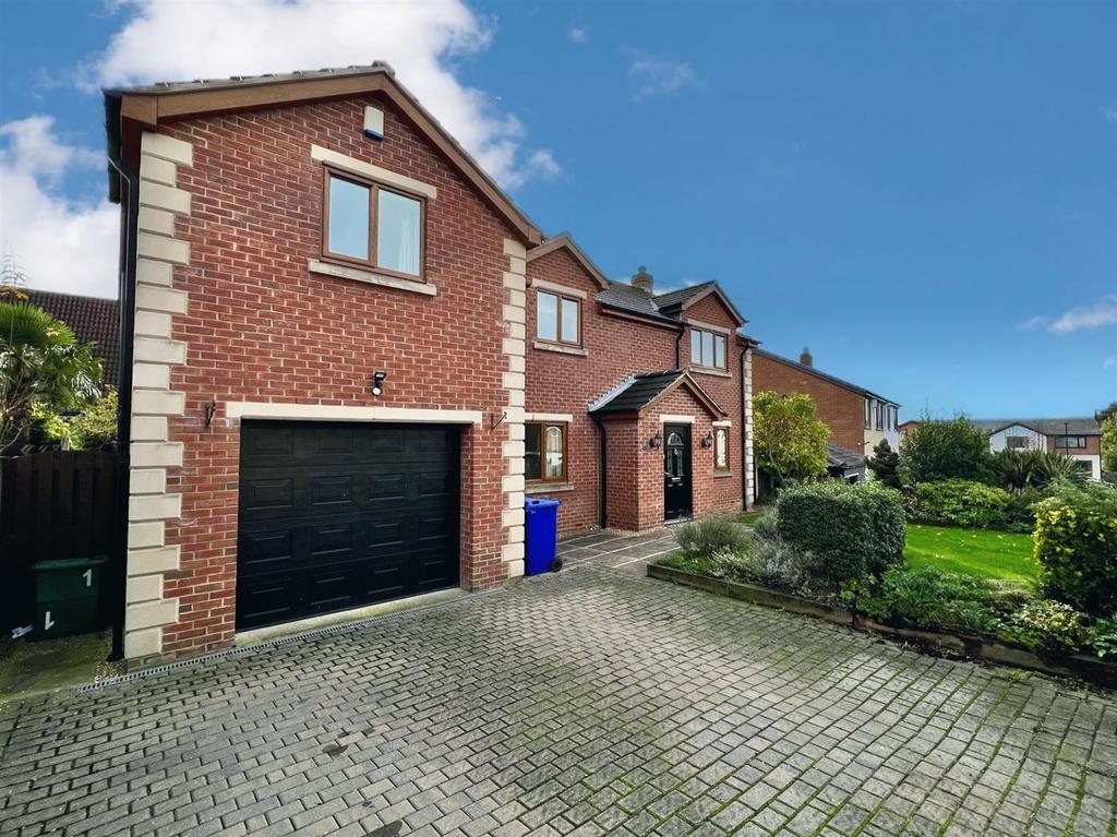 Fitzwilliam Drive, Harlington, Doncaster 4 bed detached house £1,000