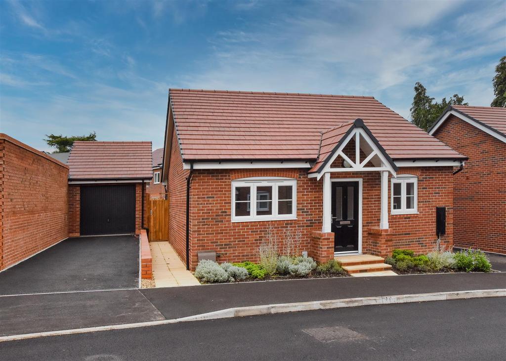 Gittins Park, Wombourne, Wolverhampton 2 bed detached bungalow £150,000