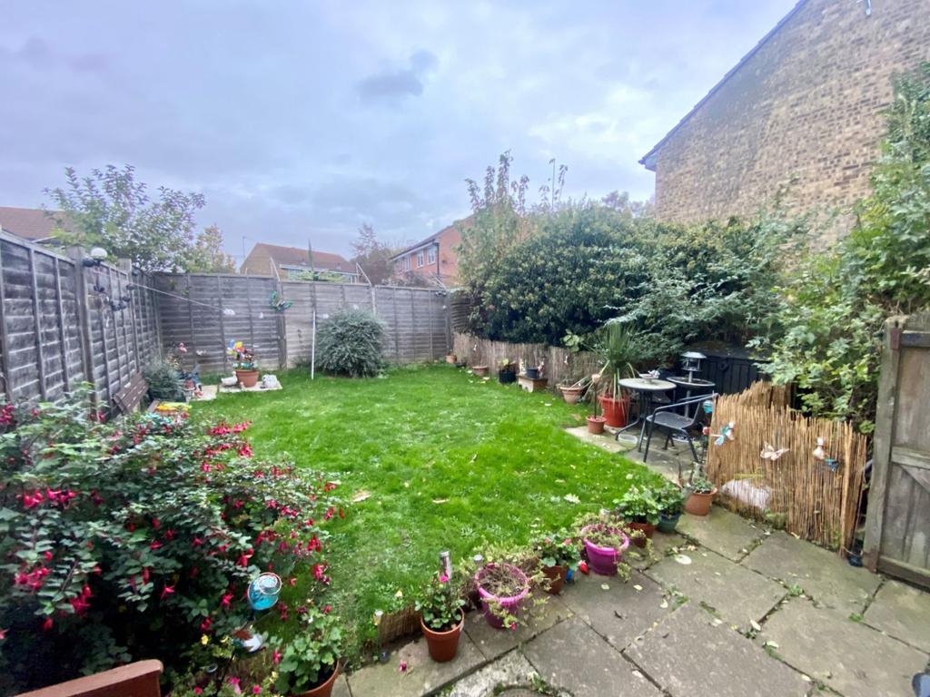 Dore Close, The Maltings, Northampton... 2 bed semidetached house £