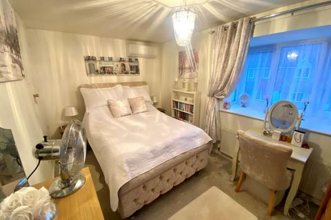 71 Dore Close, Northampton, NN3 8NJ