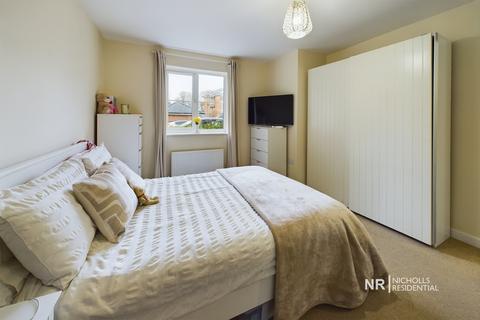 2 bedroom flat for sale, Scott House, Winter Close, Epsom, Surrey. KT17