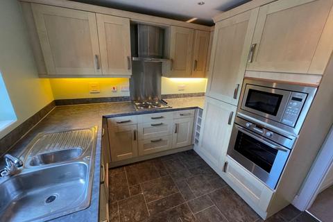 2 bedroom flat to rent, Honeymans  Droitwich  WR9 9AL