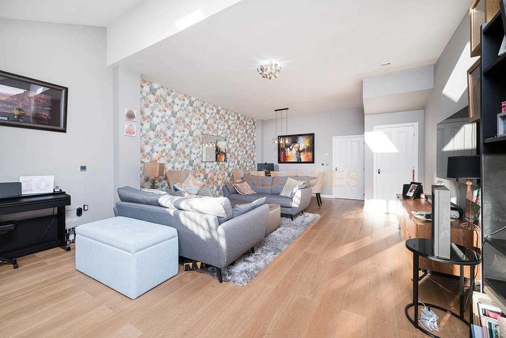 David Wildman Lane, Mill Hill 3 bed semidetached house £799,999