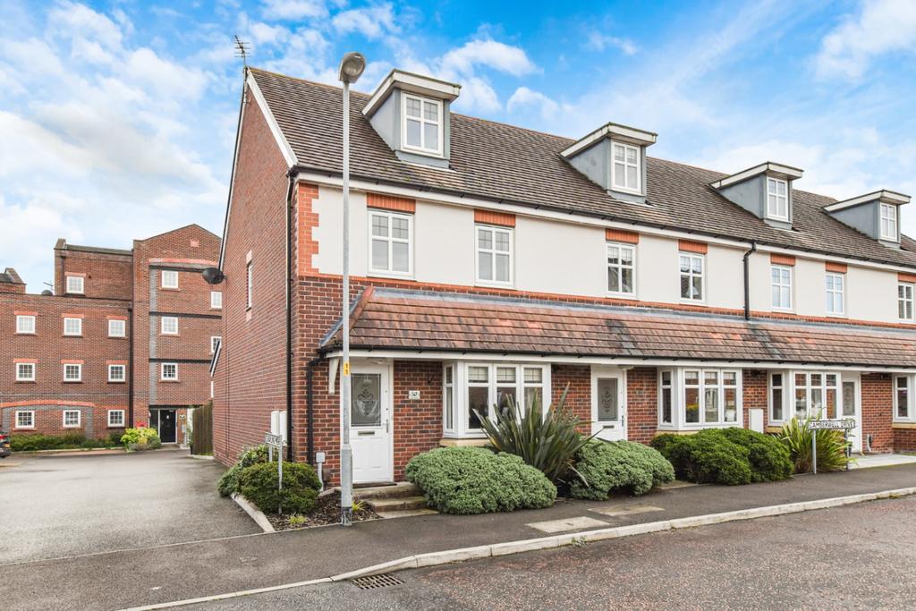 Walton Locks, Lower Walton, Warrington 3 bed end of terrace house £