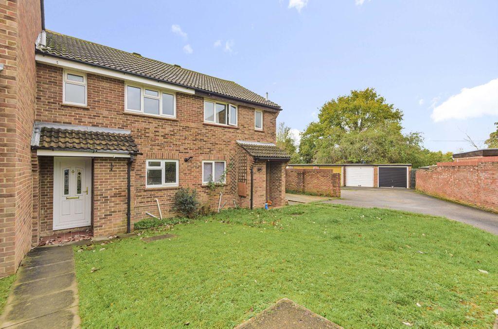Candover Close, Tadley RG26 3TZ 3 bed terraced house for sale £300,000