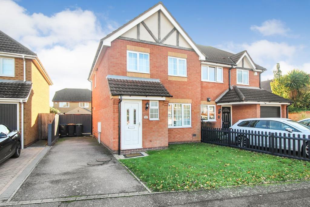 Hillesden Avenue, Elstow, Bedford 3 bed detached house £1,275 pcm (£