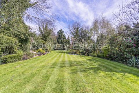 36 Uphill Road, London, NW7 4PP