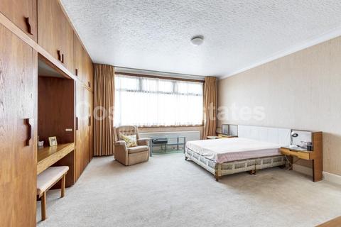 36 Uphill Road, London, NW7 4PP