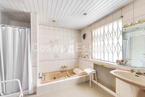 36 Uphill Road, London, NW7 4PP