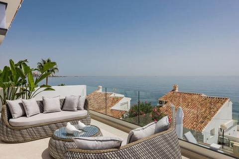 4 bedroom villa, Estepona, Malaga, Spain