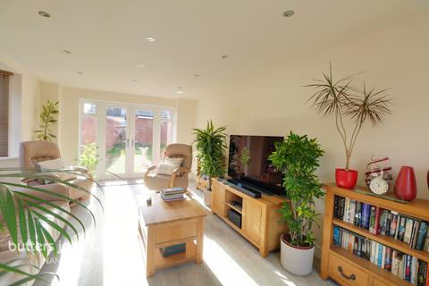 5 bedroom detached house for sale - Wildflower Close, Nantwich