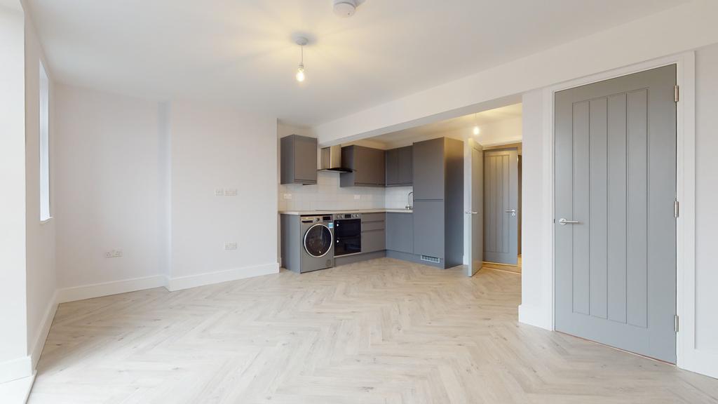 South Road, Haywards Heath, RH16 1 bed flat £995 pcm (£230 pw)