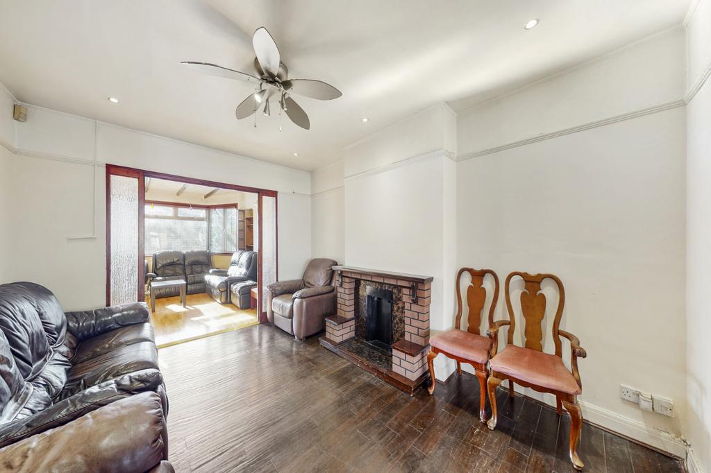 Malvern Avenue, Harrow, Middlesex HA2 5 bed semidetached house £