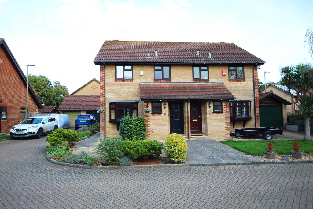 Yerville Gardens, Hordle, Lymington... 3 bed semidetached house £