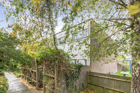4 Barons Walk, Lewes, BN7 1EX