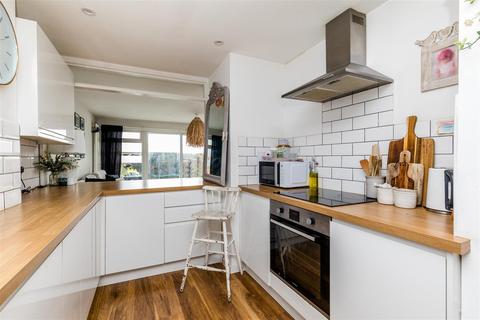 4 Barons Walk, Lewes, BN7 1EX