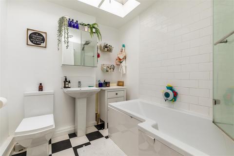 4 Barons Walk, Lewes, BN7 1EX