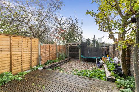 4 Barons Walk, Lewes, BN7 1EX