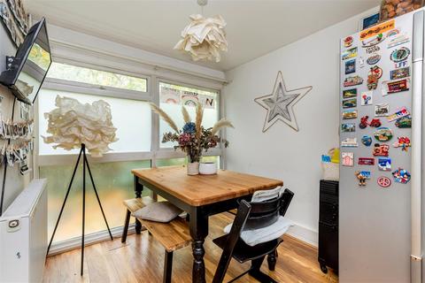 4 Barons Walk, Lewes, BN7 1EX