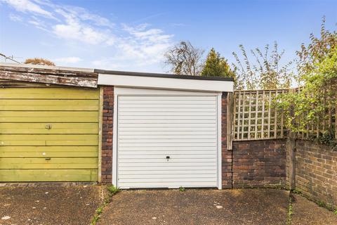 4 Barons Walk, Lewes, BN7 1EX