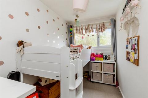 4 Barons Walk, Lewes, BN7 1EX