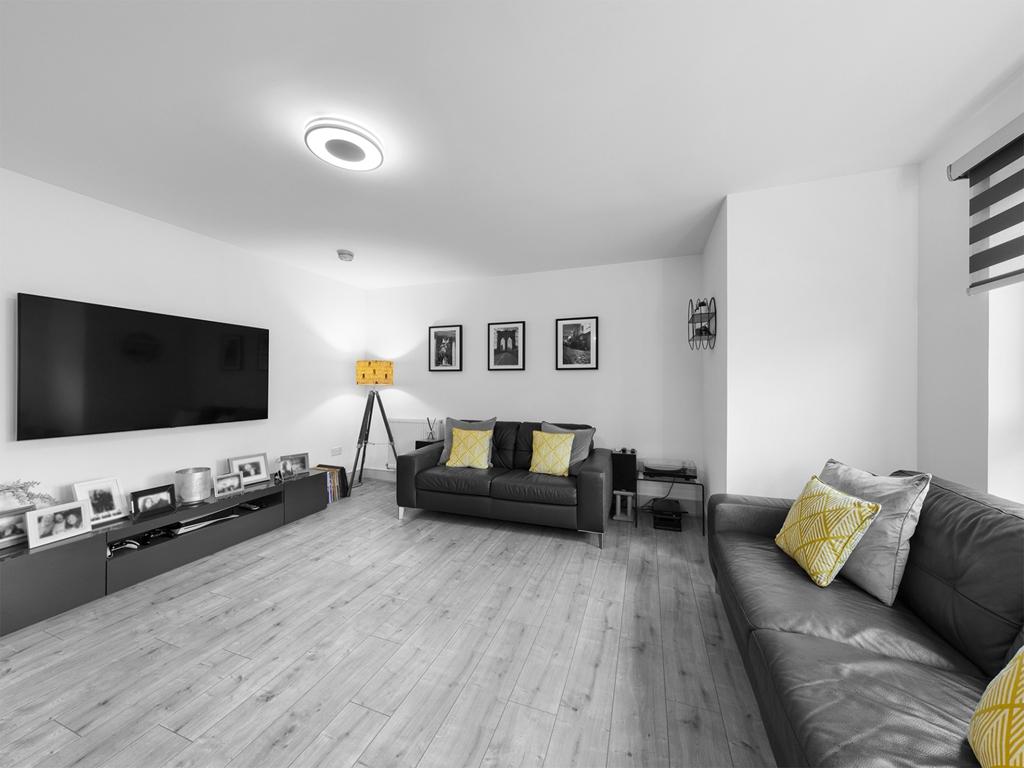 Hawk Avenue, Newton Mearns, G77 2 bed apartment for sale £210,000