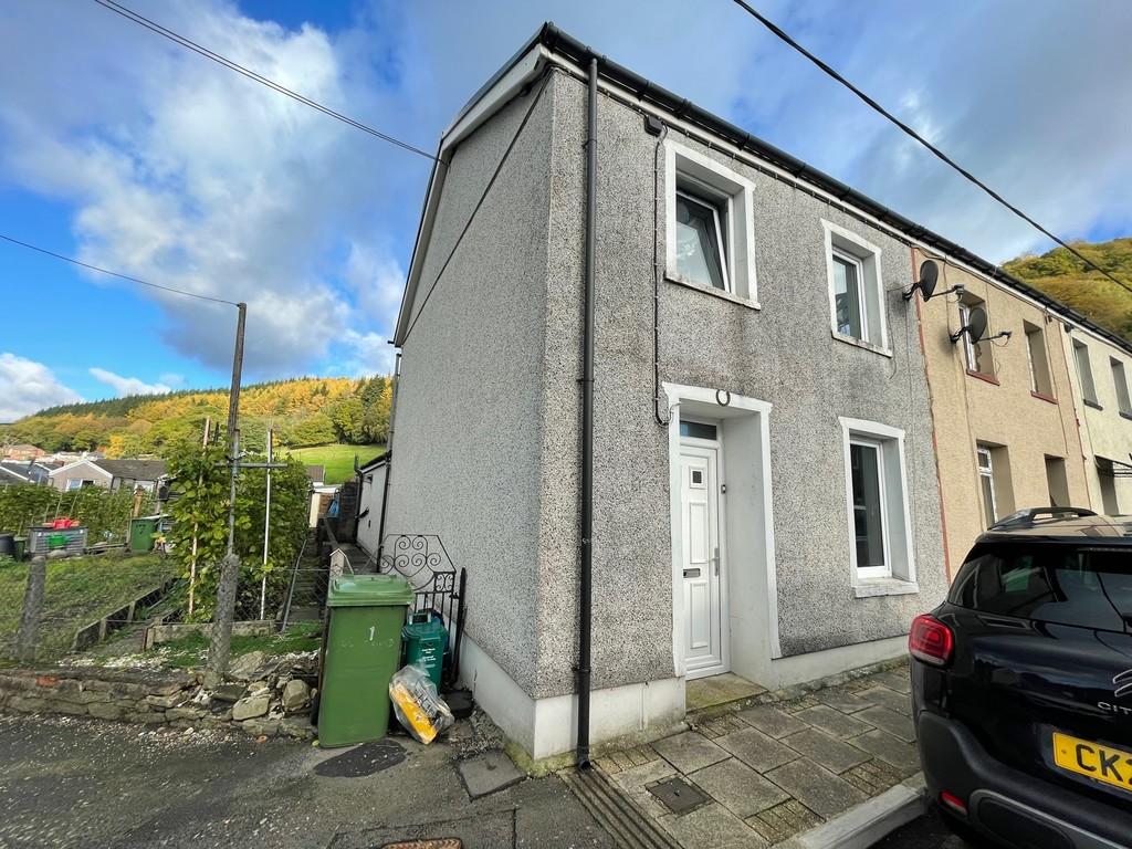Strand Street, Mountain Ash 3 bed end of terrace house £85,000