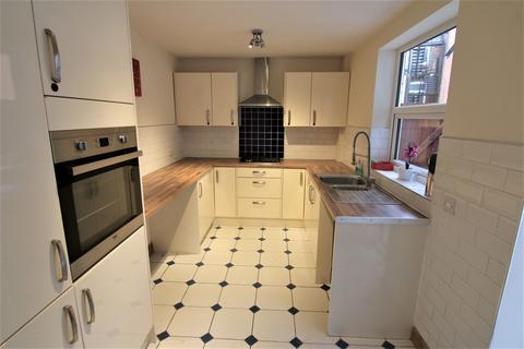 2 bedroom end of terrace house to rent, Nelson Street, Chester