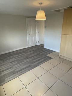 2 bedroom apartment to rent, Chester Street, Saltney