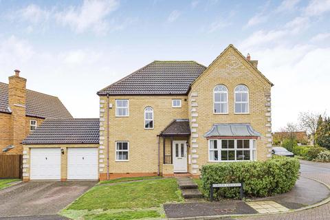 4 bedroom detached house for sale - Curlew Crescent, Royston