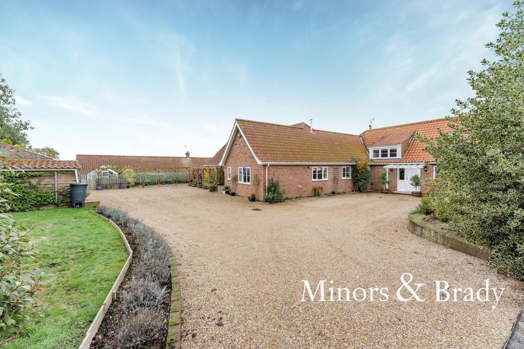 Aylsham Road, Saxthorpe 5 bed chalet for sale £900,000