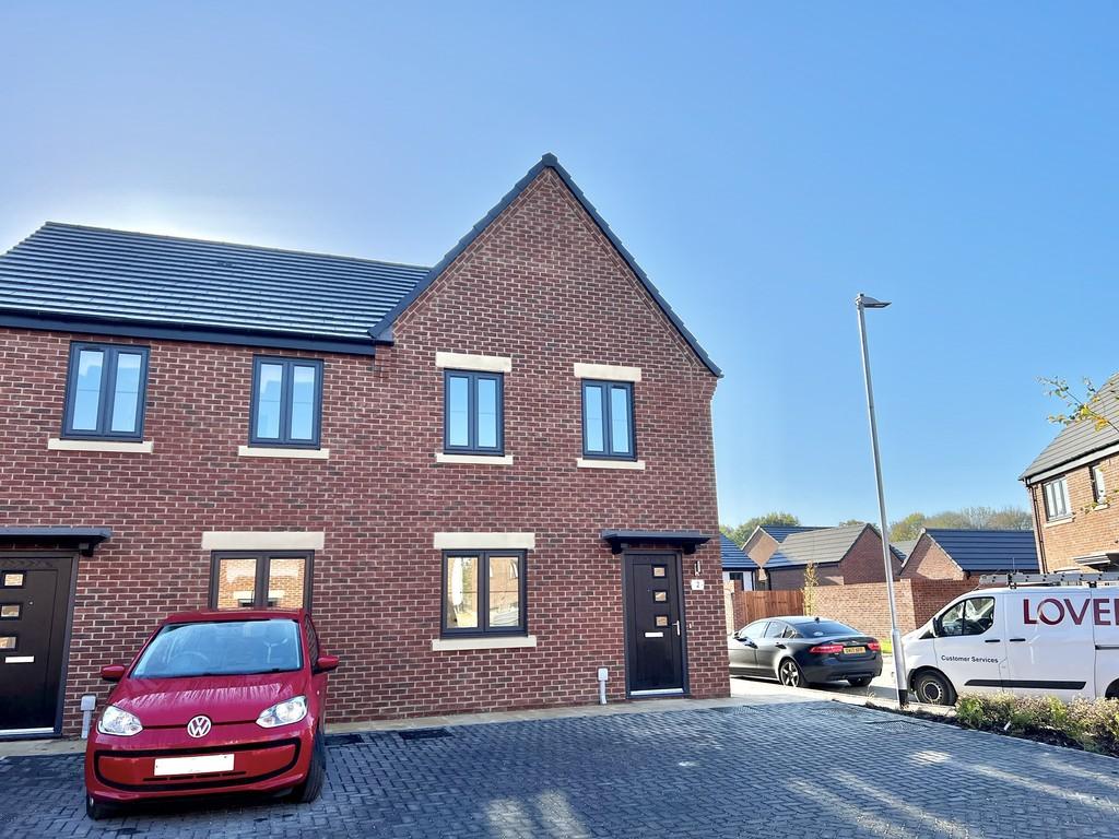 Swallow Gate, Saxilby, Lincoln 2 bed semidetached house £895 pcm (£