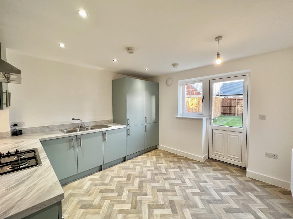 Swallow Gate, Saxilby, Lincoln 2 bed semidetached house £895 pcm (£