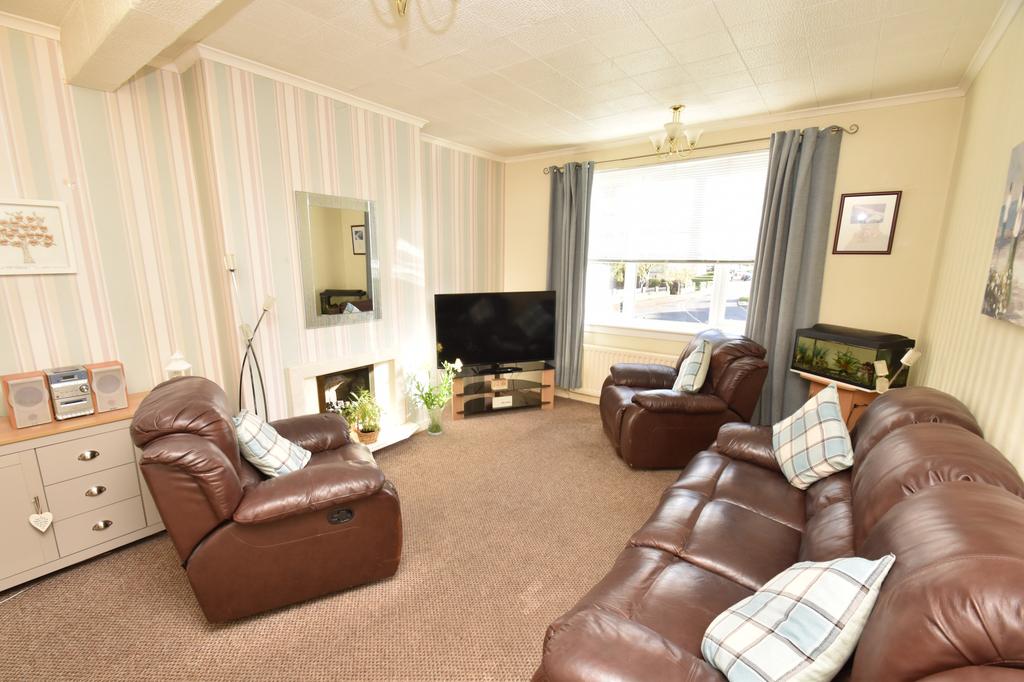 Lyoncross Road, Pollok, Glasgow, G53 3 bed flat £90,000