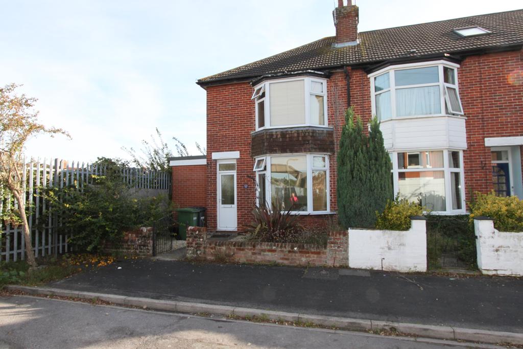 Archers Road, Eastleigh SO50 3 bed end of terrace house £1,350 pcm (£312 pw)