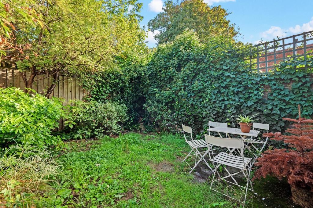 Simpson Street, London, SW11 2 bed flat £2,000 pcm (£462 pw)