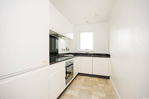 3 bedroom flat to rent - Chronicle Avenue, Colindale, London, NW9